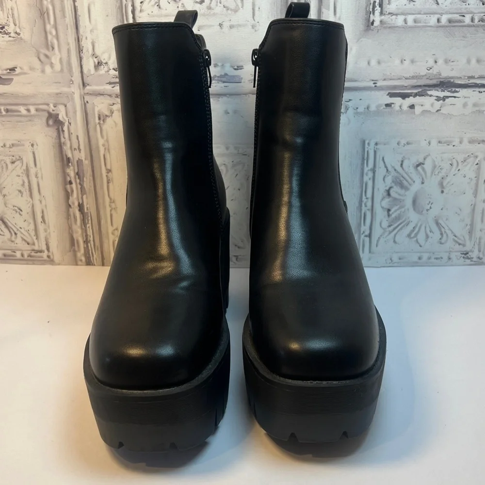 NEW Madden Girl By Steve Madden Black Platform Granite Lugg Boots Size 7.5